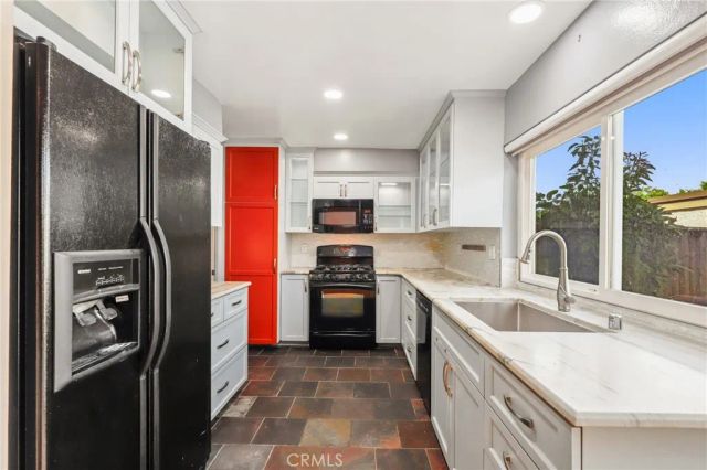 13951 Falmouth Walk, Westminster, CA 92683