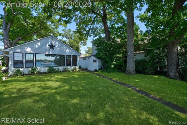 13022 Cussewago Drive, Fenton Charter Township, MI 48430