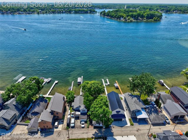 13022 Cussewago Drive, Fenton Charter Township, MI 48430