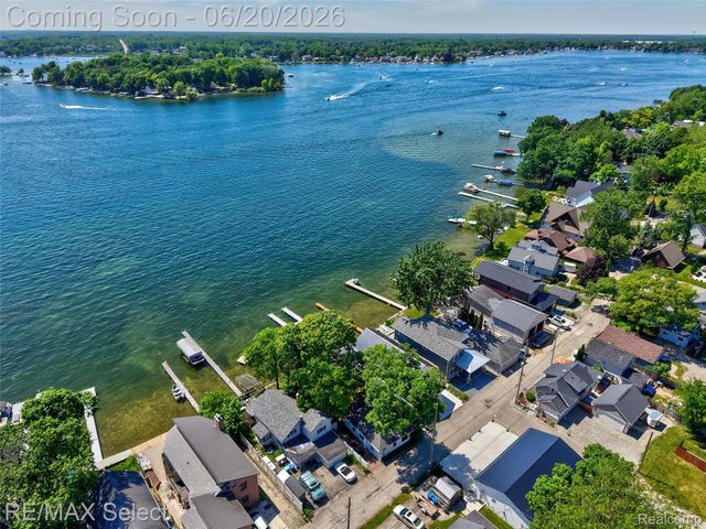 13022 Cussewago Drive, Fenton Charter Township, MI 48430