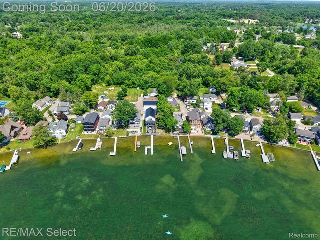 13022 Cussewago Drive, Fenton Charter Township, MI 48430