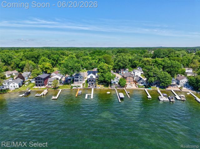 13022 Cussewago Drive, Fenton Charter Township, MI 48430