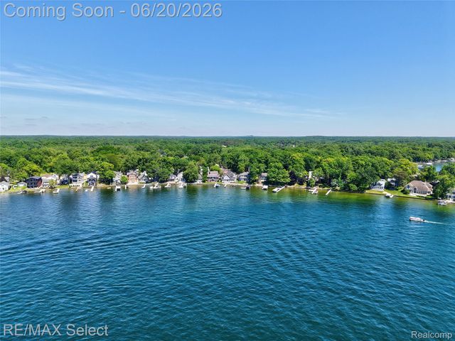 13022 Cussewago Drive, Fenton Charter Township, MI 48430