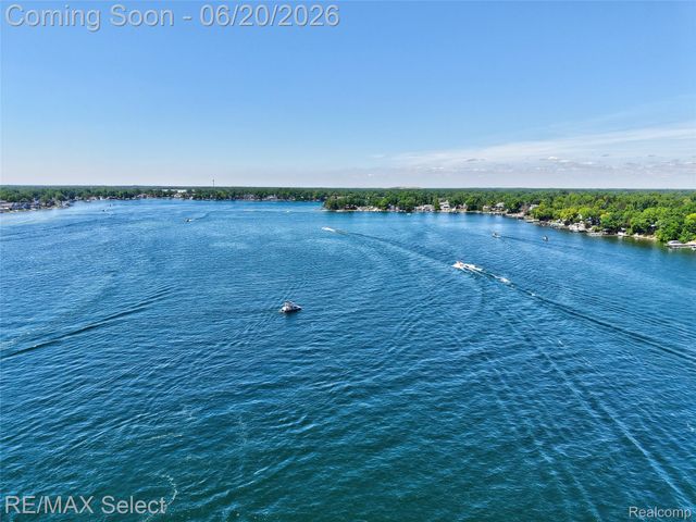 13022 Cussewago Drive, Fenton Charter Township, MI 48430