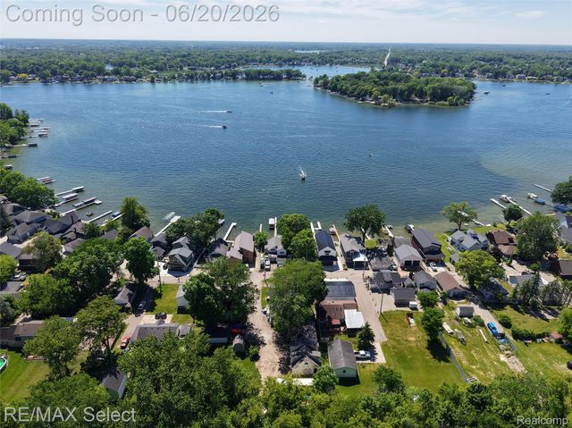 13022 Cussewago Drive, Fenton Charter Township, MI 48430