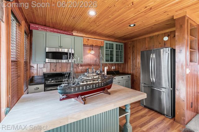 13022 Cussewago Drive, Fenton Charter Township, MI 48430