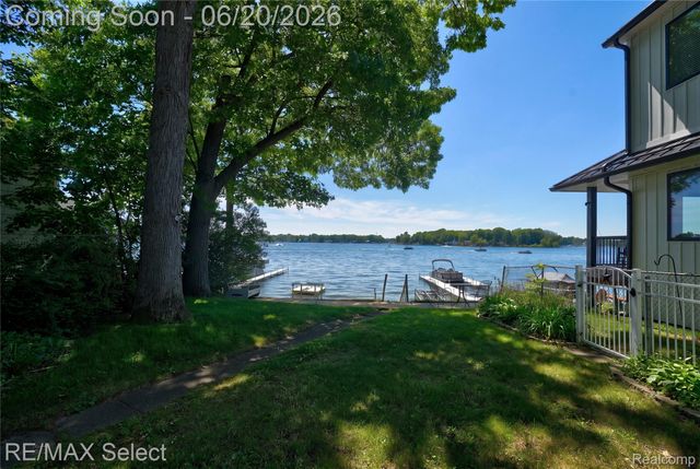 13022 Cussewago Drive, Fenton Charter Township, MI 48430