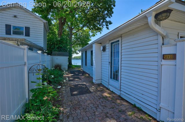 13022 Cussewago Drive, Fenton Charter Township, MI 48430