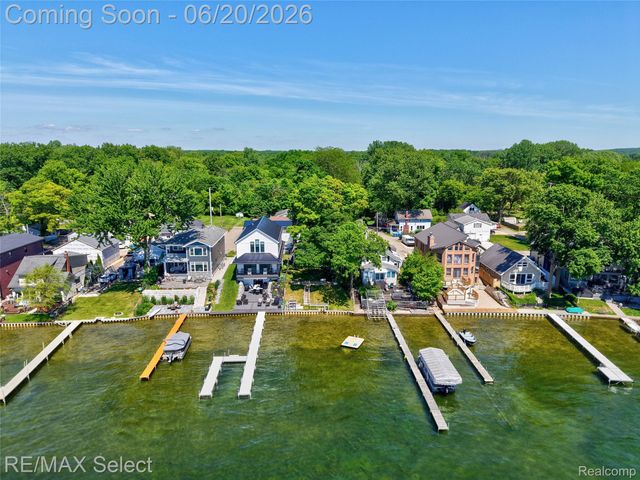 13022 Cussewago Drive, Fenton Charter Township, MI 48430