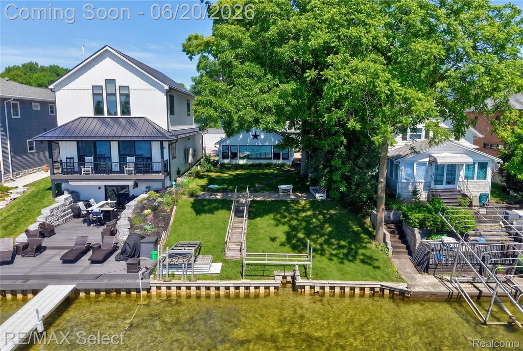 13022 Cussewago Drive, Fenton Charter Township, MI 48430