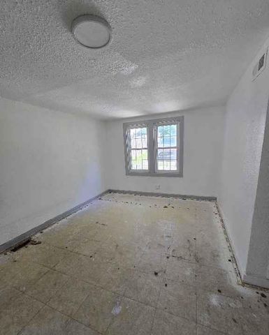2720 N 75th Terrace, Kansas City, KS 66109