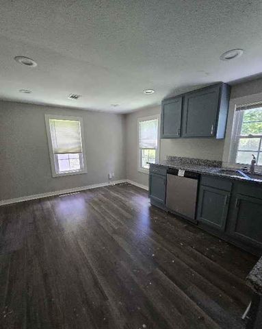 2720 N 75th Terrace, Kansas City, KS 66109