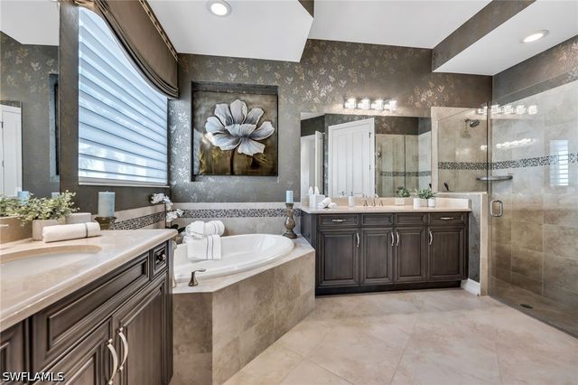 7296 Lantana CIR, Naples, FL 34119