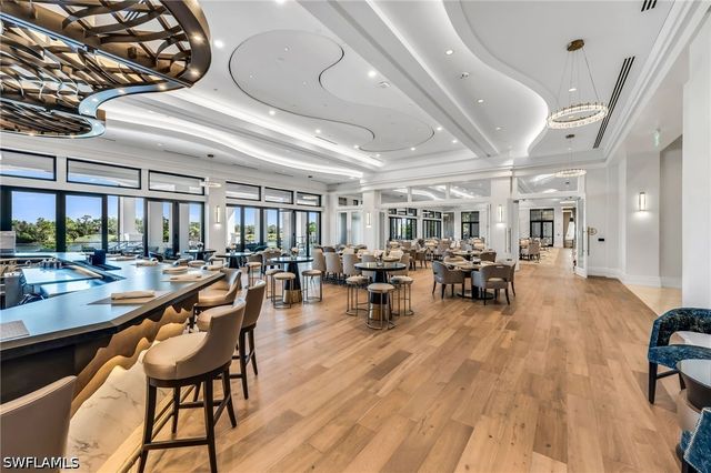 7296 Lantana CIR, Naples, FL 34119