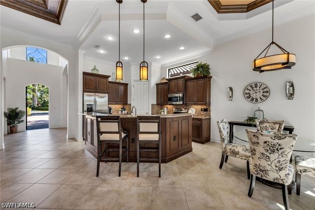 7296 Lantana CIR, Naples, FL 34119