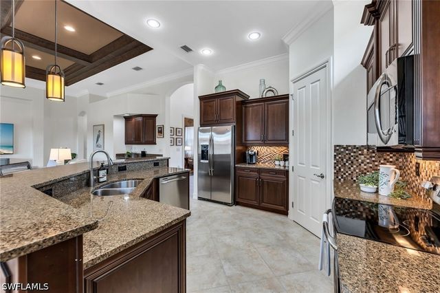 7296 Lantana CIR, Naples, FL 34119