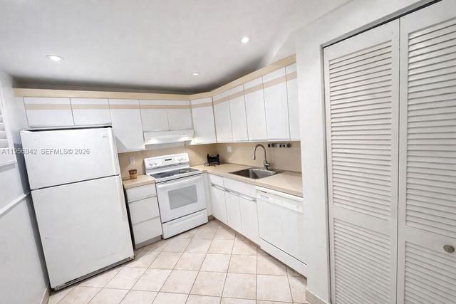 3920 Inverrary Blvd 608C, Lauderhill, FL 33319