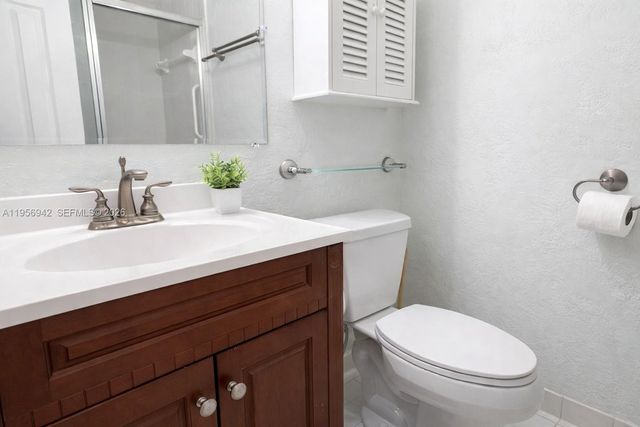 3920 Inverrary Blvd 608C, Lauderhill, FL 33319