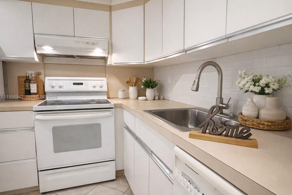 3920 Inverrary Blvd 608C, Lauderhill, FL 33319