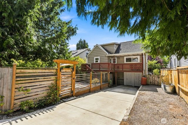 1116 N 76th Street, Seattle, WA 98103