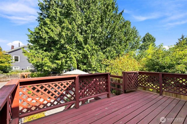 1116 N 76th Street, Seattle, WA 98103