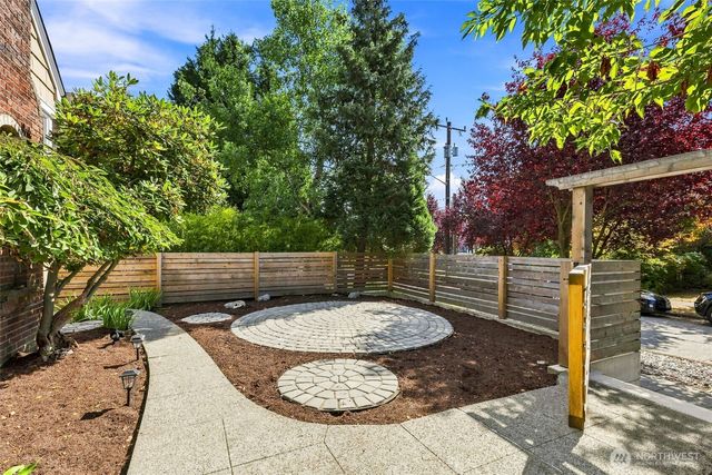 1116 N 76th Street, Seattle, WA 98103