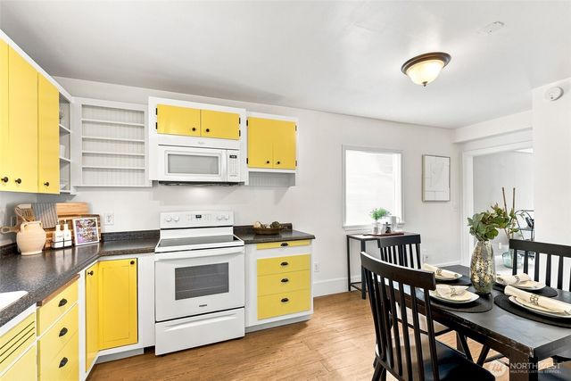 1116 N 76th Street, Seattle, WA 98103