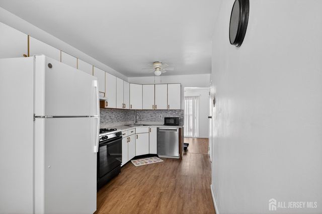 22 Lake Avenue 5A, East Brunswick, NJ 08816