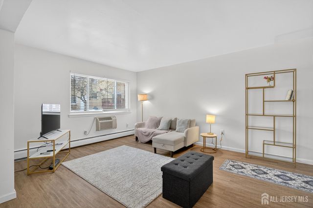 22 Lake Avenue 5A, East Brunswick, NJ 08816