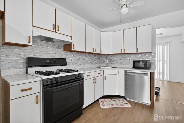 22 Lake Avenue 5A, East Brunswick, NJ 08816
