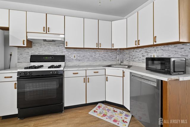 22 Lake Avenue 5A, East Brunswick, NJ 08816