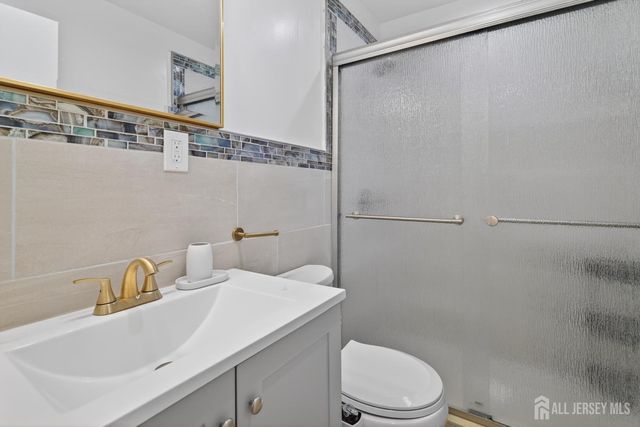 22 Lake Avenue 5A, East Brunswick, NJ 08816