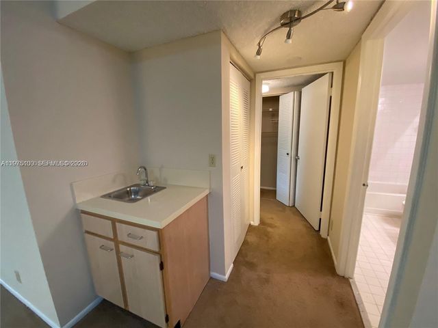 7630 Westwood Dr 327, Tamarac, FL 33321