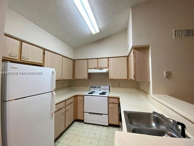 7630 Westwood Dr 327, Tamarac, FL 33321