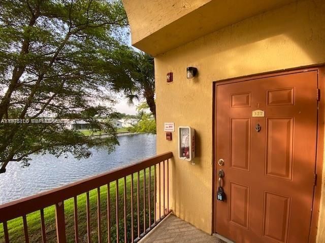 7630 Westwood Dr 327, Tamarac, FL 33321