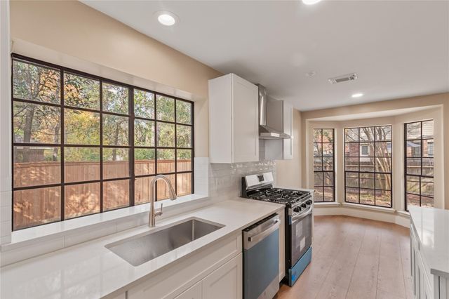 10 White Fawn Drive, Spring, TX 77381