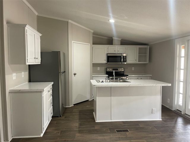 15661 Deer Glen Lane, Conroe, TX 77302