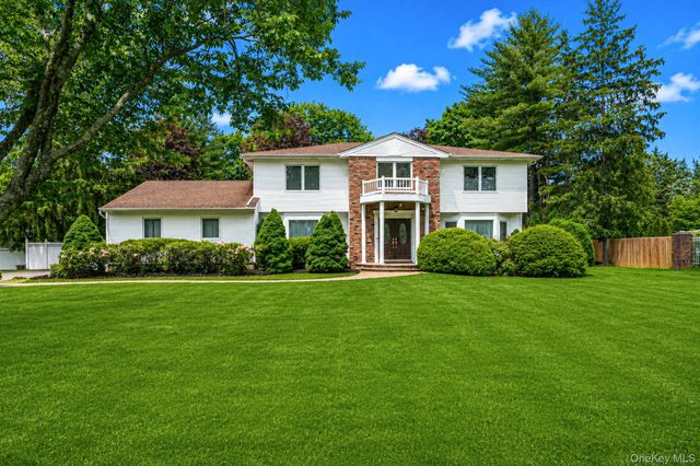 35 High Pasture Circle, Dix Hills, NY 11746