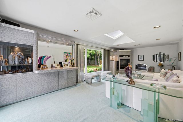 35 High Pasture Circle, Dix Hills, NY 11746