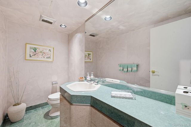 35 High Pasture Circle, Dix Hills, NY 11746