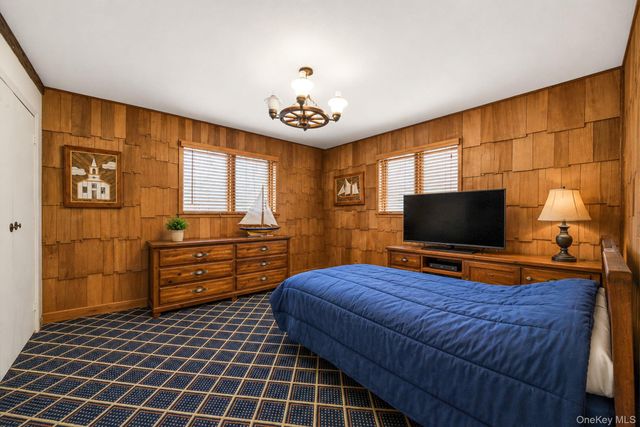 35 High Pasture Circle, Dix Hills, NY 11746