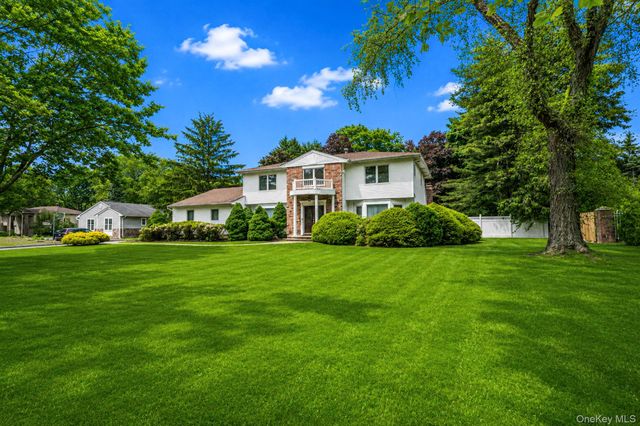 35 High Pasture Circle, Dix Hills, NY 11746