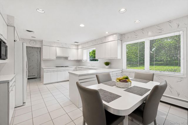 35 High Pasture Circle, Dix Hills, NY 11746