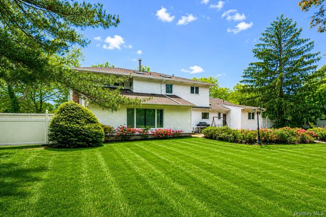 35 High Pasture Circle, Dix Hills, NY 11746