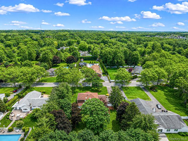 35 High Pasture Circle, Dix Hills, NY 11746