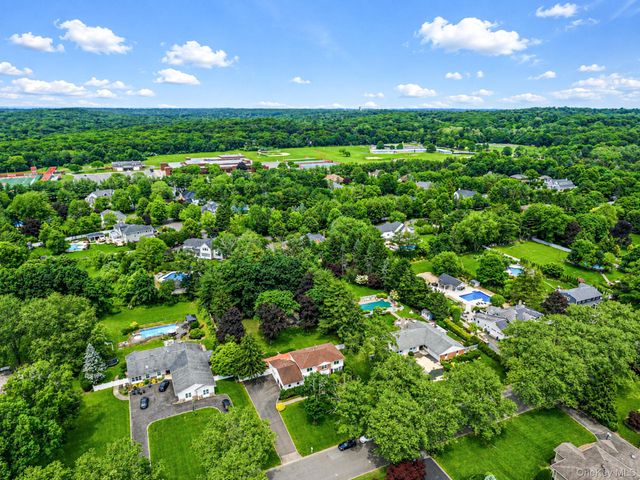 35 High Pasture Circle, Dix Hills, NY 11746