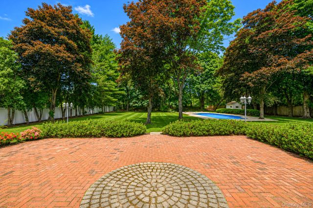 35 High Pasture Circle, Dix Hills, NY 11746