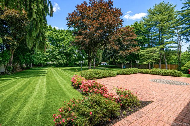 35 High Pasture Circle, Dix Hills, NY 11746