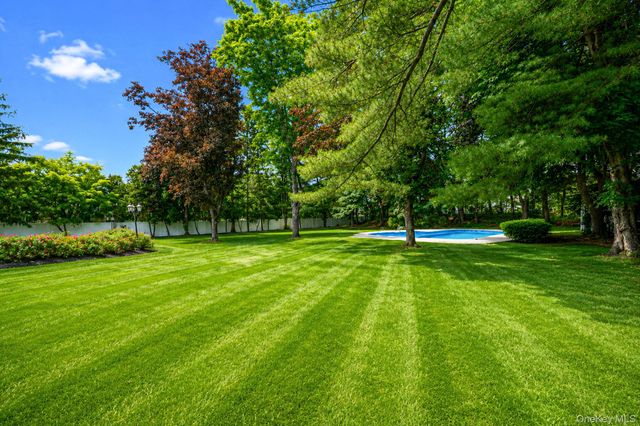 35 High Pasture Circle, Dix Hills, NY 11746