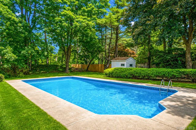 35 High Pasture Circle, Dix Hills, NY 11746